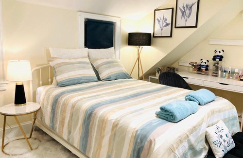 Framingham House | Luxurious Master Bedroom w/ 4K 65” TV, Netflix, Desk for Work & Makeup