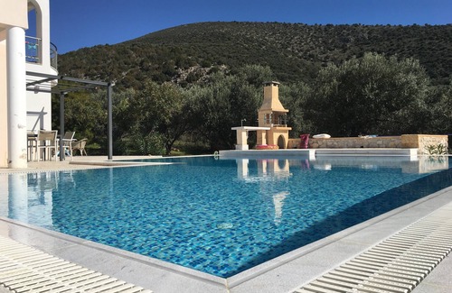 Kandia Villa | Luxurious Mediterranean Villa with Infinity Swimmingpool and Maximum Privacy