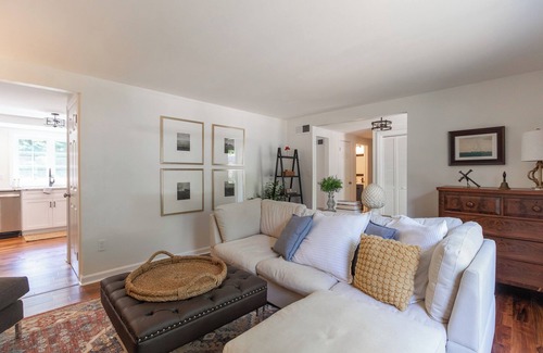 State College House | Luxurious, Meticulous, Charming, Beautifully appointed 3bedroom in State College