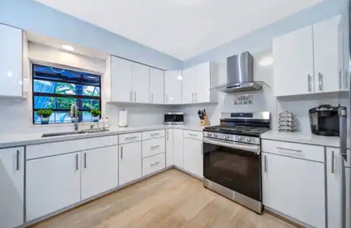 Cutler Bay House | Luxurious Miami Vacation Home with Pool 5BR/suites
