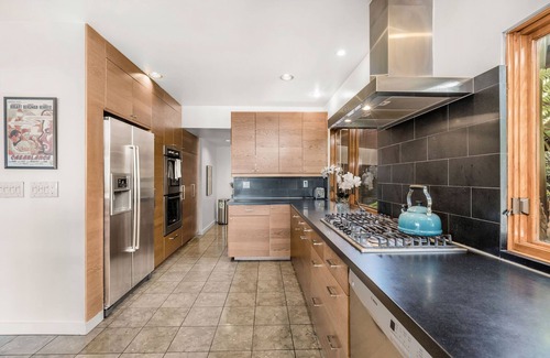 Sherman Oaks House | Luxurious Mid-Century Retreat with STUNNING Views and Hot Tub!
