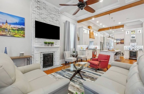Mid-City House | Luxurious Mid City Classic Home On Streetcar Line Free Parking