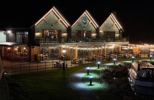 Milton Keynes Apartment | Luxurious MK Apartment with balcony