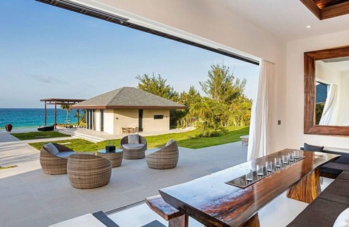 North Palmetto Point Villa | Luxurious & Modern 4BR 4.5BA Beachfront Paradise