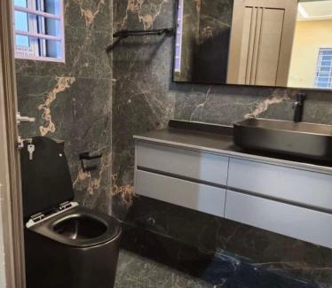Madina House | Luxurious Modern 2 bedroom house at Lakeside