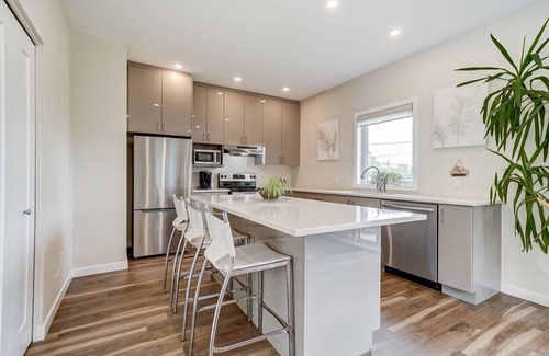 Downtown Gatineau Villa | 📍Luxurious modern 4 Bedroom free parking