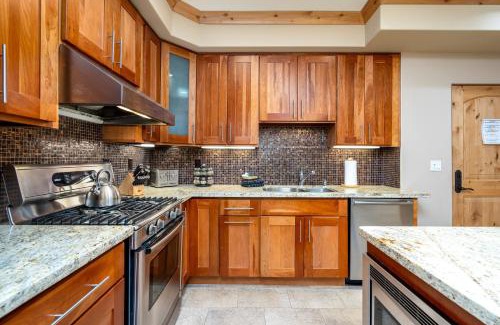Bear Valley Apartment | Luxurious Modern Condo! - SM #207