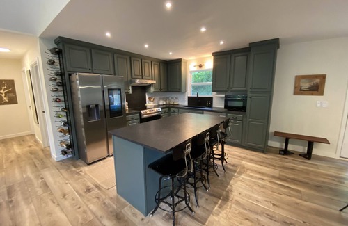 Wiley House | Luxurious Modern Cottage ~on~ Lake Burton