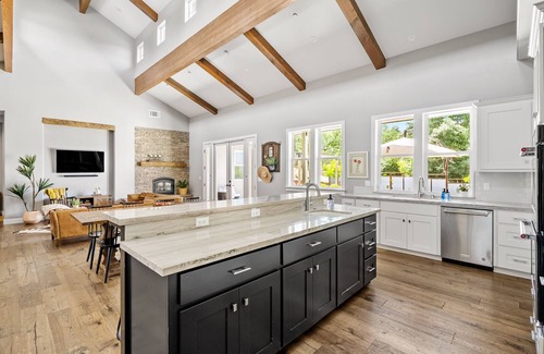 Atascadero Other | Luxurious, Modern Farmhouse in Wine Country