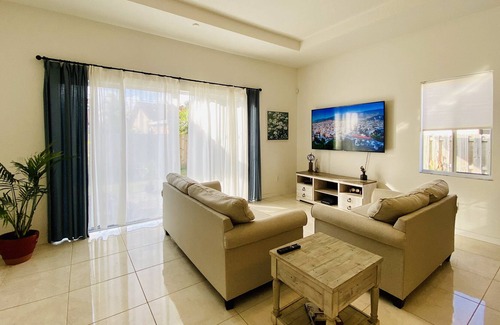 Richmond West House | Luxurious & Modern Home