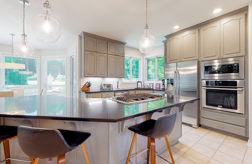 Sherwood - Tualatin South House | Luxurious modern home with mountain views & AC - close to park