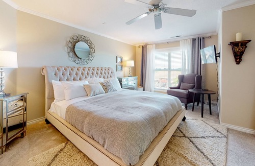 Sherwood - Tualatin South House | Luxurious modern home with mountain views & AC - close to park