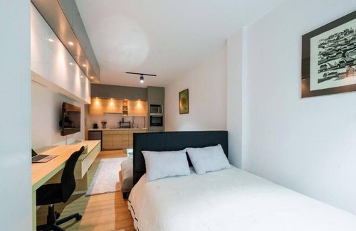 Thompson Estate Apartment | Luxurious/ Modern Studio