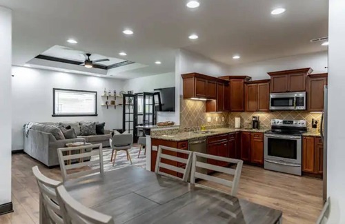 Elizabethtown House | ✸ Luxurious, Modern 3 BR only 1.8mi from Etown Sports Park ✸