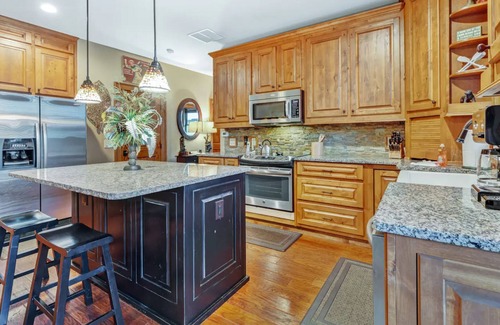 Cullowhee House | Luxurious Mountain Cabin, Mountain, Stone-hardwoods, Pool, Hot Tub, Hiking, Luxe