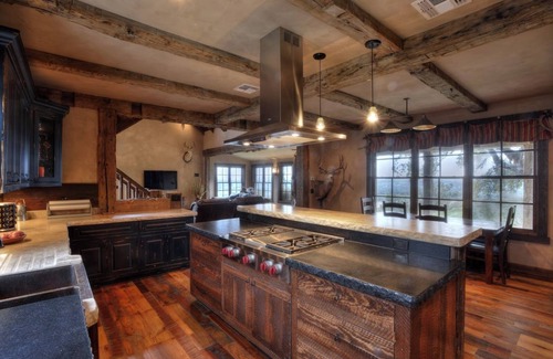 Willow City House | Luxurious Mountain Home With a Breathtaking View