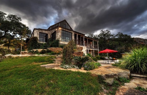 Willow City House | Luxurious Mountain Home With a Breathtaking View