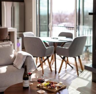 East Central House | Luxurious Mountain-View Townhouse