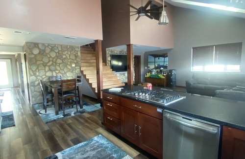 Stanwood House | Luxurious Muskegon River Getaway