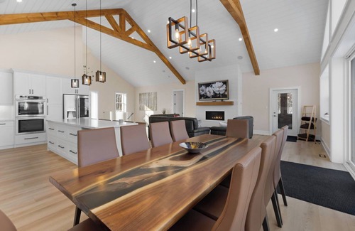 Lake of Bays Cottage | Luxurious Muskoka Retreat w/hot tub, sauna on a private 24 acre lot.