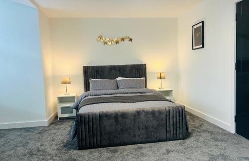 Offerton House | Luxurious New Home Near Airport