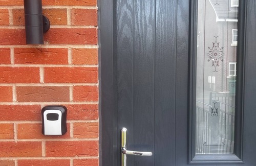 Offerton House | Luxurious New House Near Manchester Airport