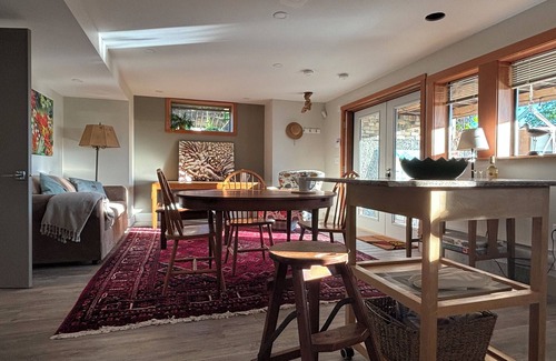 Courtenay Bed & Breakfast | Luxurious new suite set in an English Country Garden by the sea.