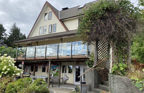 Courtenay Bed & Breakfast | Luxurious new suite set in an English Country Garden by the sea.