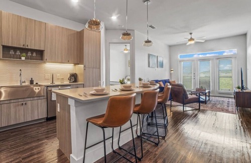 West Oak Hill Apartment | Luxurious New Unit|2Bd2Ba|Pool, Golf Sim