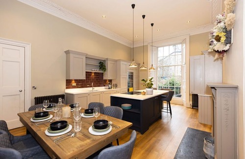 Bonnington House | Luxurious NewTown Georgian home