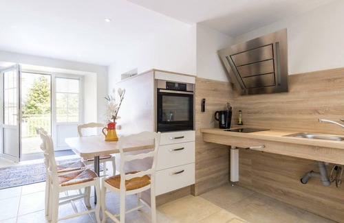 Camprond Cottage | Luxurious Normandy Retreat: 8 BR, Sauna, Swedish Bath, Pet-Friendly, Perfect for Gatherings!