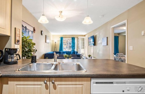Southwest Edmonton Apartment | Luxurious Oasis king Bed Suite Near the Airport