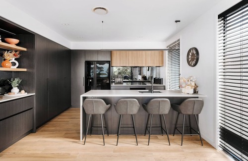 Papamoa Beach House | Luxurious Oceanfront Family Retreat with Pool - Papamoa