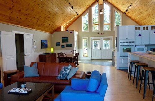 Deer Isle House | LUXURIOUS OCEANFRONT & PRIVATE BEACH