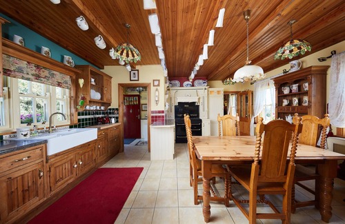 Ennis Cabin | Luxurious old World Rural Lodge on a Horse Farm in a Beautiful Scenic Setting