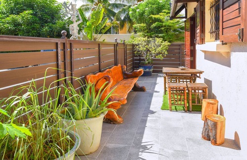 Cap Malheureux Apartment | Luxurious One Bedroom Apartment With Kitchen And Private Garden