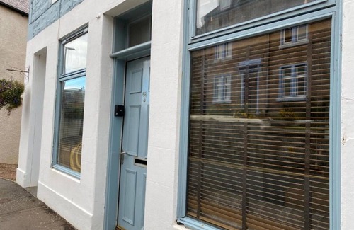 Eyemouth Apartment | Luxurious one-bedroom seaside apartment