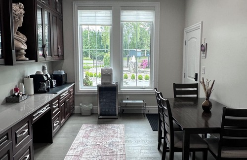 Langley House | Luxurious one bedroom with full bath close to historic town of fort Langley.