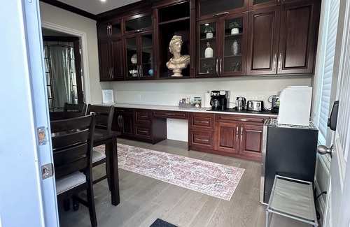 Langley House | Luxurious one bedroom with full bath close to historic town of fort Langley.