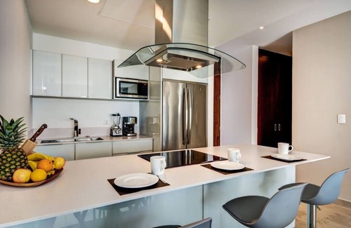 Gonzalo Guerrero Condo | *LUXURIOUS* One Bedroom Condo behind Mamitas Beach