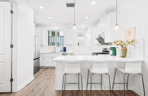 Guasti House | Luxurious Ontario Townhouse Ideal Family