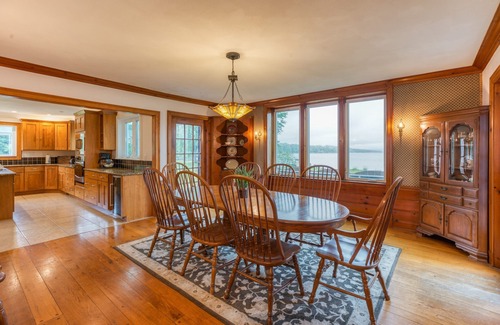 Town of Owasco House | Luxurious Owasco Lakefront Home with Level Lakeshore Beachfront 200 Feet +-