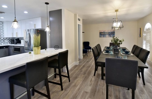 Las Vegas House | Luxurious Paradise in Vegas W/ Private Pool & Spa