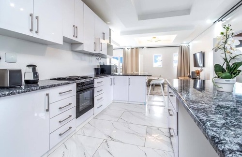 Eikenbosch Villa | Luxurious Penthouse Getaway in Bellville