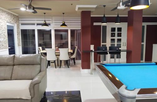 Malabanias Apartment | Luxurious Penthouse La Grande Résidence with Home Theater & Netflix