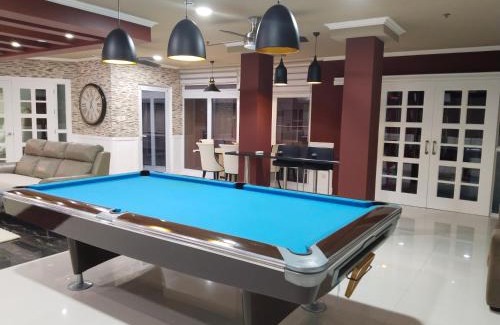 Malabanias Apartment | Luxurious Penthouse La Grande Résidence with Home Theater & Netflix