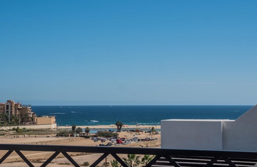 El Medano Ejidal Condo | LUXURIOUS PENTHOUSE W/ ROOFTOP JACUZZI WALK TO Beach/Downtown
