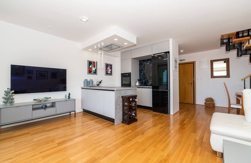 Gorinka Apartment | Luxurious penthouse style apartment, panoramic sea and mountain view
