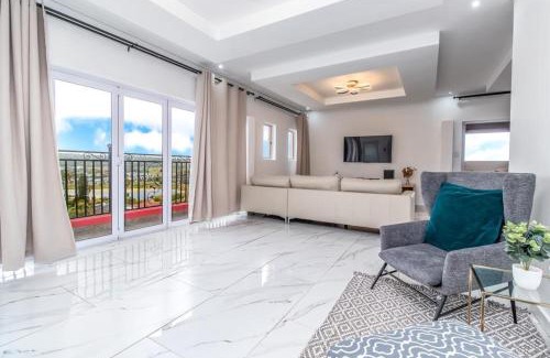 Eikenbosch House | Luxurious Penthouse Getaway !