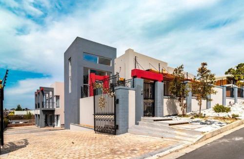 Eikenbosch House | Luxurious Penthouse Getaway !